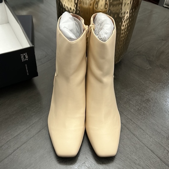 Naturalizer Wrenley Bootie - Picture 5 of 9